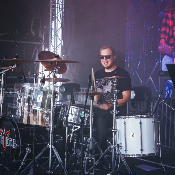 gallery image of INVICTUS live performances at Festivalkult Umsonst und Draußen 2023