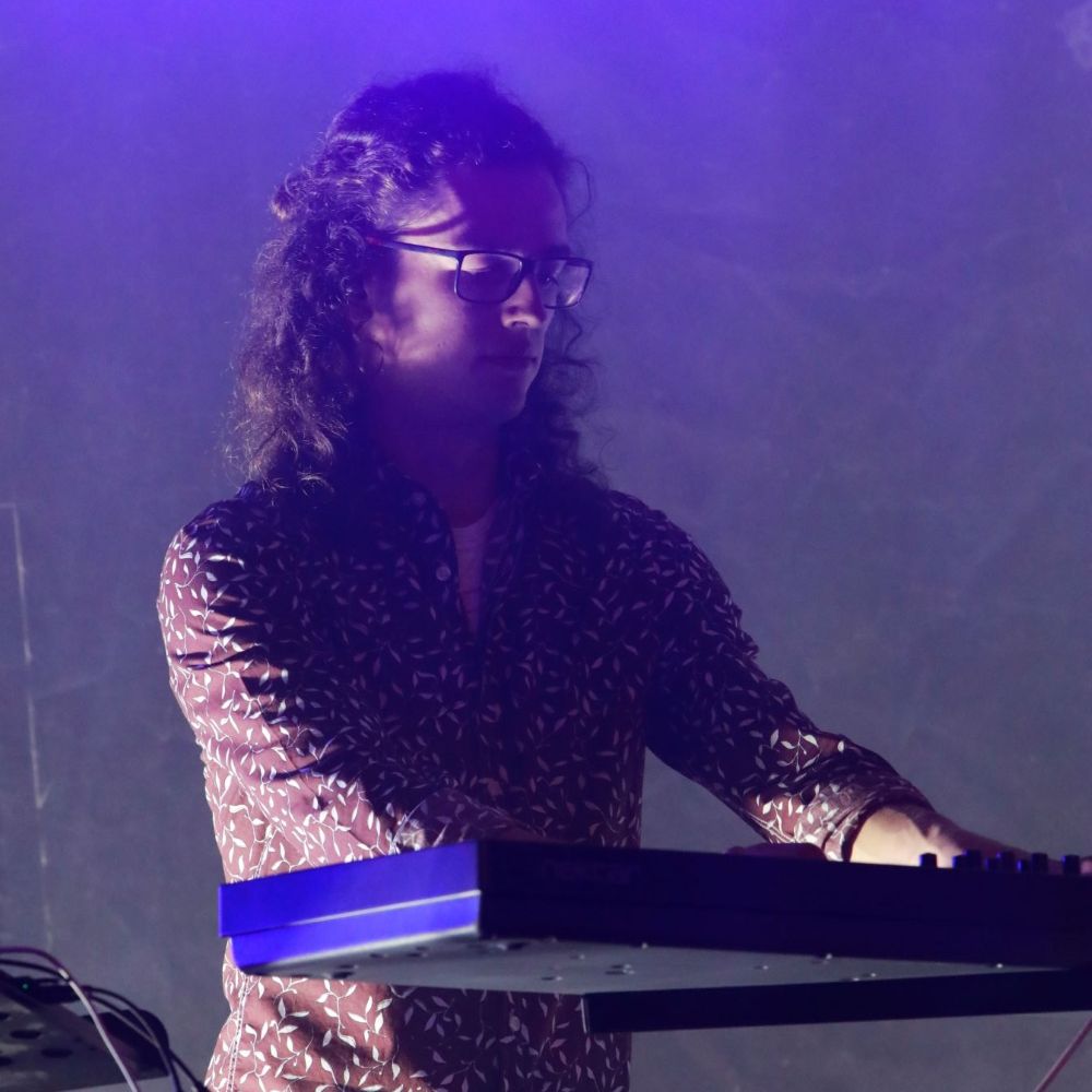 about-jan-3 profile picture of the keyboardist and organist Jan from the invictus about page